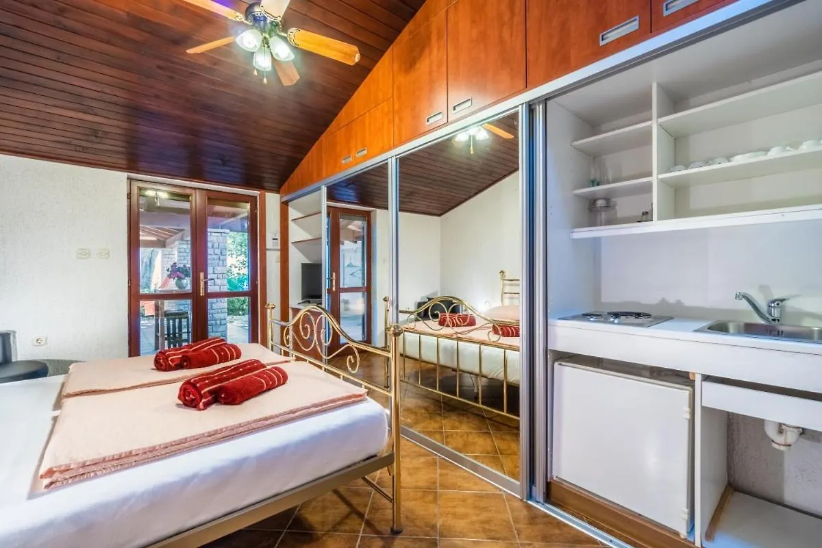 Atri Giardino In Premantura - Haus Fuer 4 Personen Villa