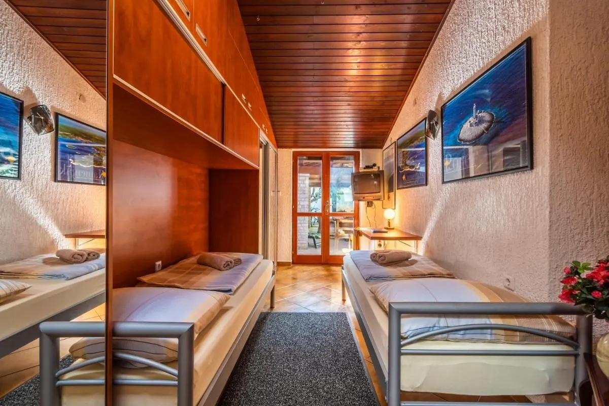 Atri Giardino In Premantura - Haus Fuer 4 Personen Villa 0*,  Croatia