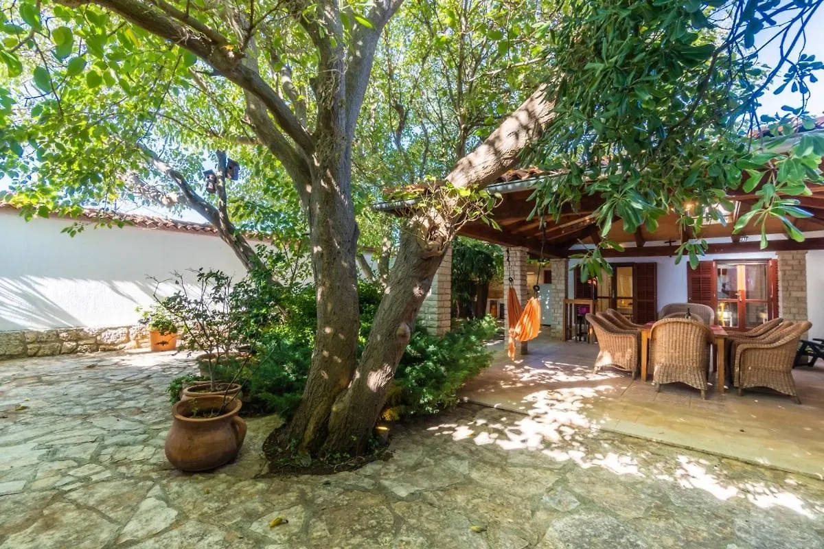 Atri Giardino In Premantura - Haus Fuer 4 Personen Villa